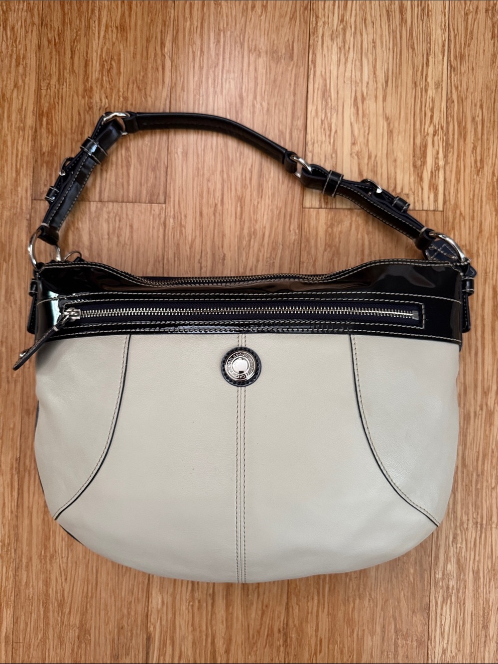 Coach Leather Shoulder Bag in Cream and Black - Picture 3 of 7
